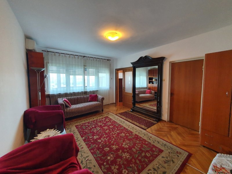 Unirii Central, Str. Traian